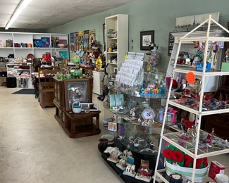 These first 6 pictures are overview shots of the store.