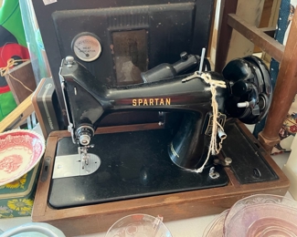Nice vintage Spartan portable sewing machine - has cover also!