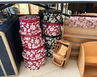 Round decorative boxes