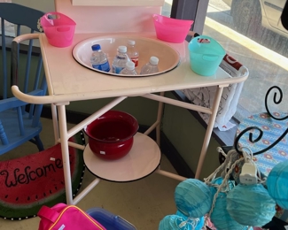 Super nice pink enamel metal wash stand!