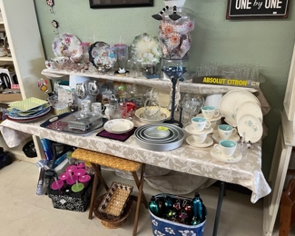 Table full of collectable glassware & more!