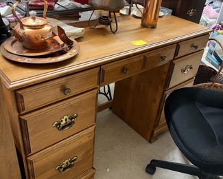 Wonderful maple kneehole desk