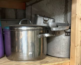 Pots that came with the stove.