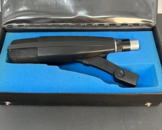 Sennheiser MD 5210 Broadcast Microphone- Box & Clip