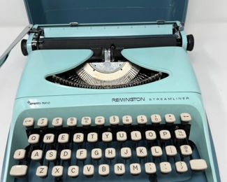 Vintage Remington Sperry Rand Streamliner Portable Manual Typewriter