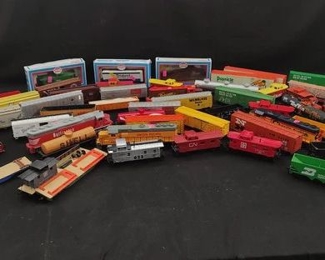 https://www.auctionninja.com/hewitt-estates-and-antiques/product/lot-of-tyco-electric-train-cars-200212.html
