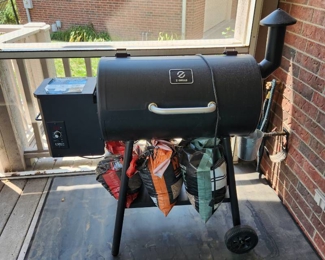 Zgrill pellet smoker with 2 bags of pellets and mat
