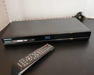 Samsung Blu-ray disc player with remote