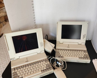 2 Vintage Compaq LTE 396s/20 pc with one power cord and mouse (one screen cracked)