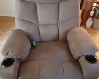 Like New Lift Chair with Cup Holders