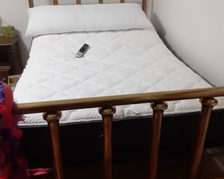 Solid Brass- Mechanical Head/Foot Mattress- Double/Full Bed . Like new mattress. Sold as a set
