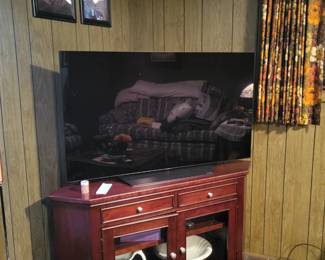 LARGE FLAT SCREEN TV