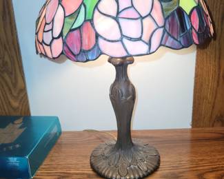 TIFFANY STYLE LAMP