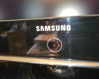 SAMSUNG FLATSCREEN TV