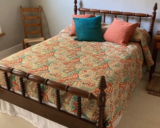 Very pretty double bed