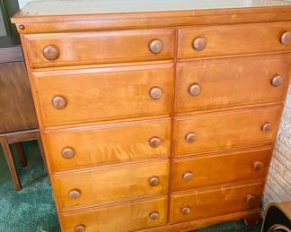 Vintage Chest of Drawers. Dovetailed drawers.