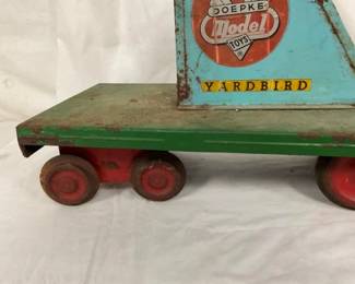 CLOSEUP OTHERSIDE YARD BIRD