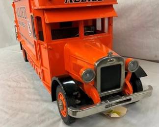 BACKVIEW NICE TRUCK COLOR/CONDITION