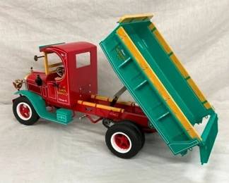 W/ HYDROLIC DUMP BED