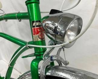 CLOSEUP W/ HEADLIGHT