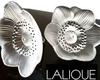 LALIQUE Crystal Blossoms