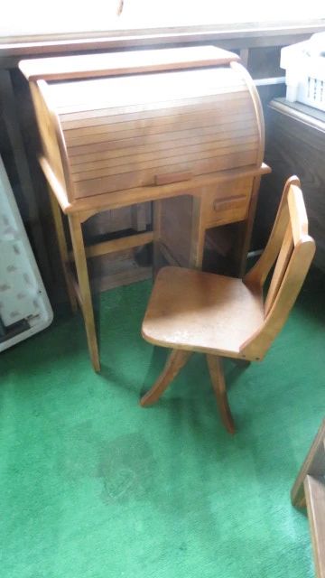 nice wood childs roll top desk with swivel chair