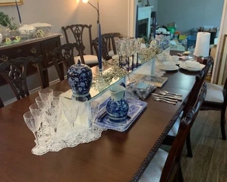 Vintage Dining room Table 2 leaves 6 chairs and 2 Captain end Chairs