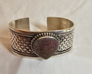 https://www.auctionninja.com/stress-free-estate-services-llc/sales/details/giant-nh-coast-estate-gold-silver-and-costume-jewelry-auction-no-reserves-and-usa-shipping-on-all-ite