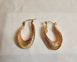 https://www.auctionninja.com/stress-free-estate-services-llc/sales/details/giant-nh-coast-estate-gold-silver-and-costume-jewelry-auction-no-reserves-and-usa-shipping-on-all-ite