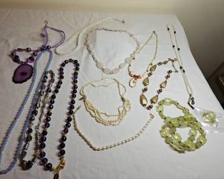 https://www.auctionninja.com/stress-free-estate-services-llc/sales/details/giant-nh-coast-estate-gold-silver-and-costume-jewelry-auction-no-reserves-and-usa-shipping-on-all-ite