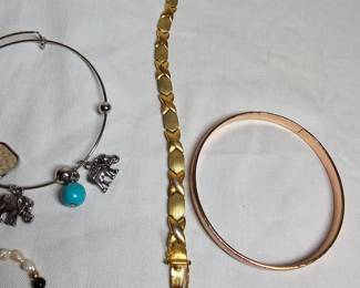 https://www.auctionninja.com/stress-free-estate-services-llc/sales/details/giant-nh-coast-estate-gold-silver-and-costume-jewelry-auction-no-reserves-and-usa-shipping-on-all-ite