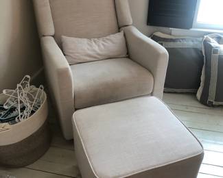 Electric rocking chair by Babyletto