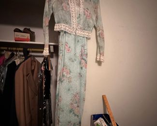 Vintage Clothing fans ! 