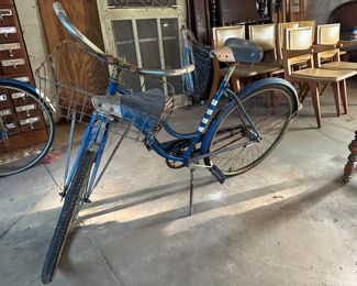 Vintage Bike with a basket for picnics 