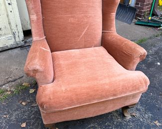 Extremely Comfortable Wingback chair, no smells 