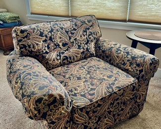 LARGE OVERSTUFFED BLACK AND BEIGE CHAIR WITH LARGE ROLLED ARMS 