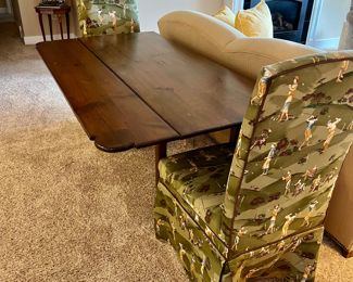 PAIR OF SIDE CHAIRS UPHOLSTERED WITH GOLFING 