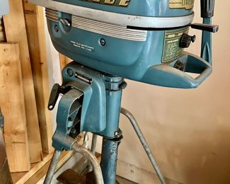 VINTAGE MID CENTURY EVINRUDE OUTBOARD MOTOR