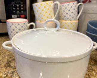 COVERED DISHES, CUPS & SAUCERS