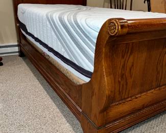 Twin size sleigh bed
