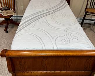 twin size sleigh bed