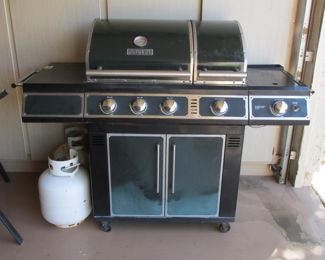 Master Forge Propane BBQ Grill w/2 Propane Tanks