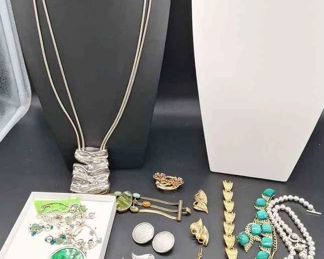 Jewelry ChapsCastlecliffVerdome Cora