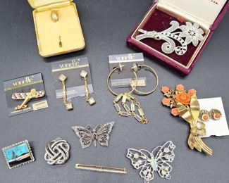 Jewelry PinsButterfliesFlowersVonelle