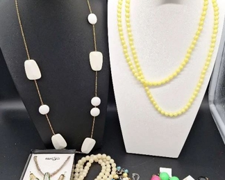 Vintage Direction 1Louis ConradApostropheLaRueTechniband Bee