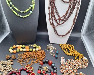 Vintage Hawian NecklaceMulit Colored Necklaces And Earrings