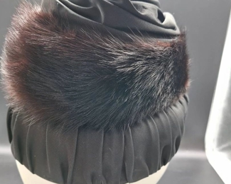 Vintage Ruth Kuensling Waterloo Hat With Fur Trim