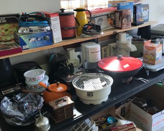 Lots of kitchen appliances