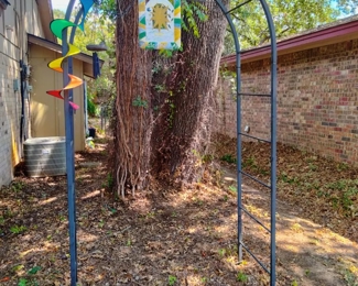 Arched metal arbor