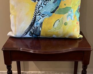 Hummingbird Pillow, Small Table 